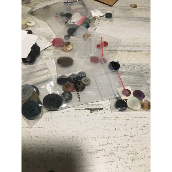 Miscellaneous collection of buttons - Picture 6 of 7